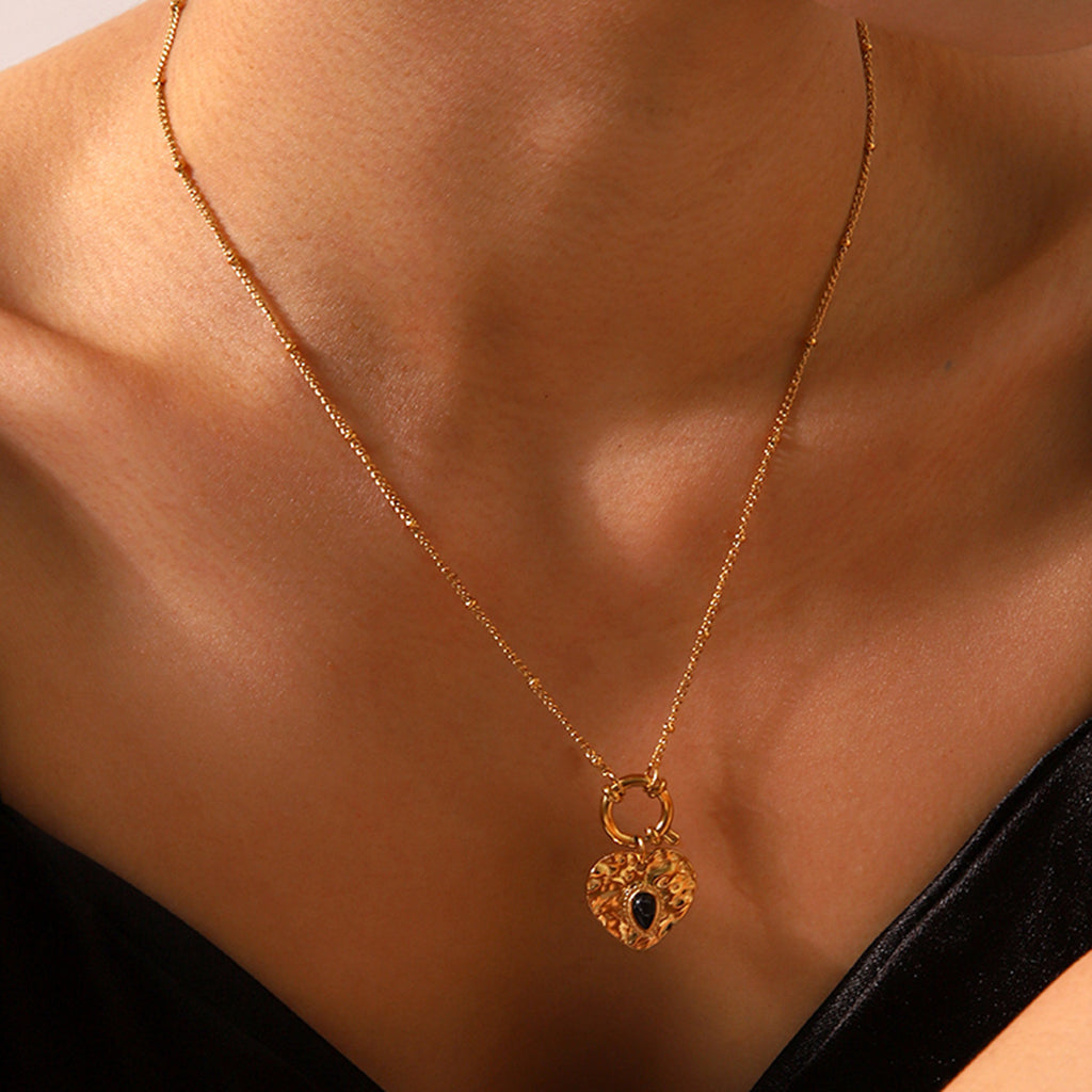 Collier Femme Style Vintage Court à Cœur en Acier Titane - Style Français