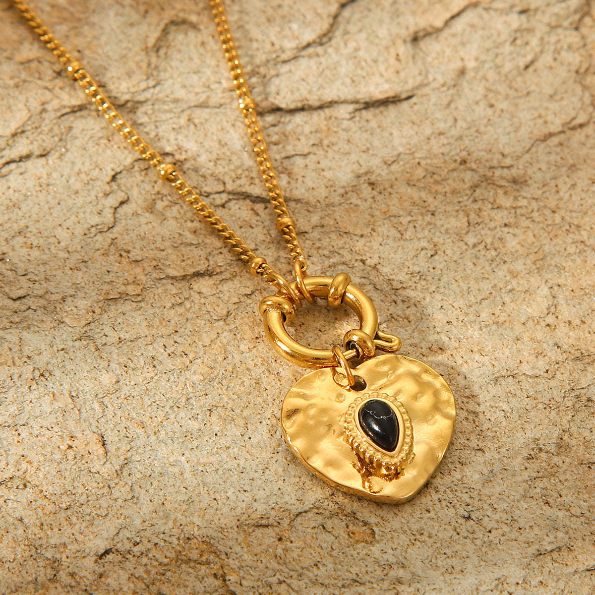 Collier Femme Style Vintage Court à Cœur en Acier Titane - Style Français