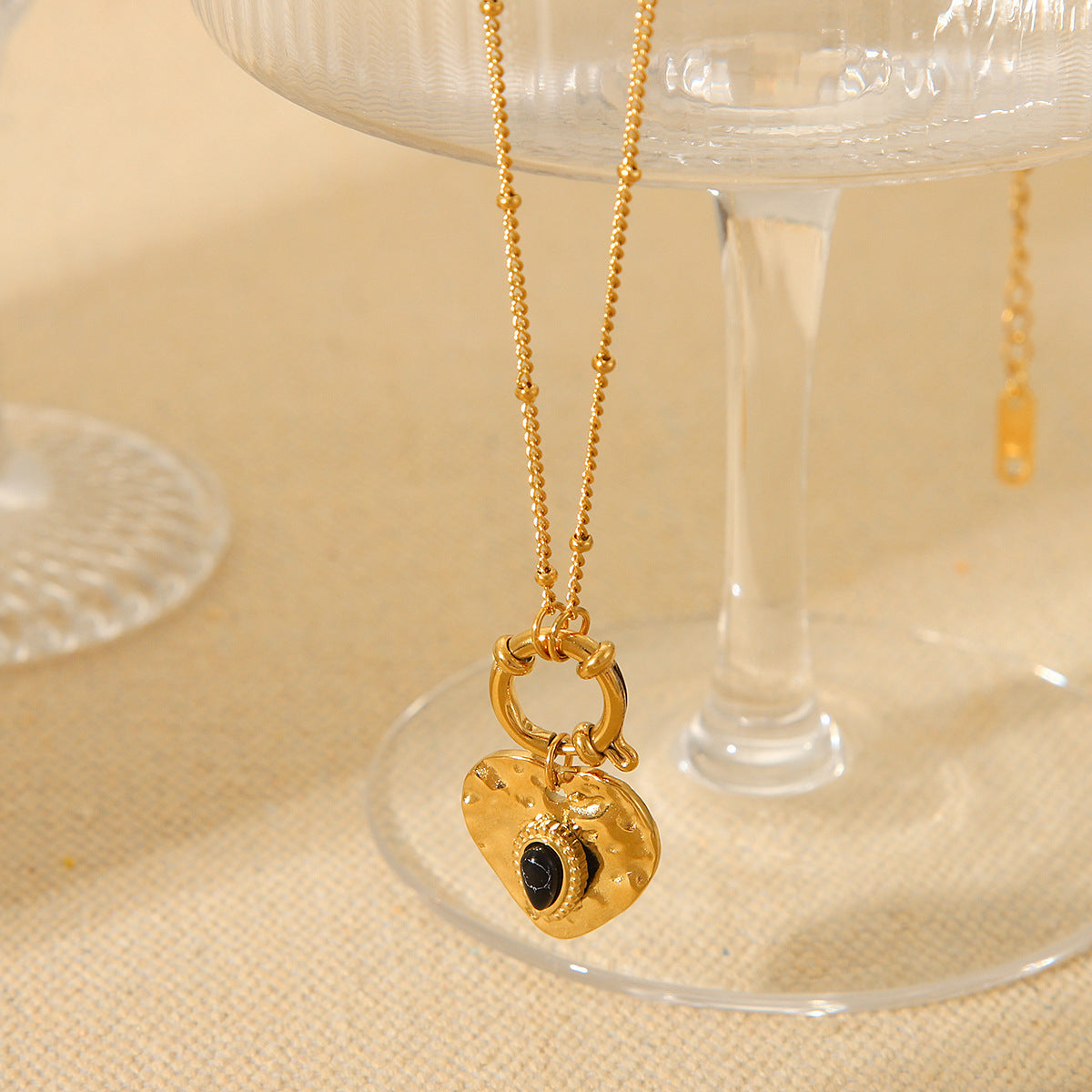 Collier Femme Style Vintage Court à Cœur en Acier Titane - Style Français
